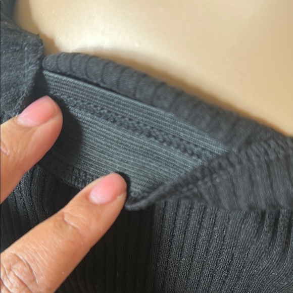 H&M- Elegant Black Ribbed Skirt - Picture 3 of 4